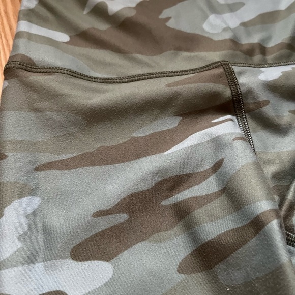 AERIE Camo bike shorts​ - Picture 4 of 5